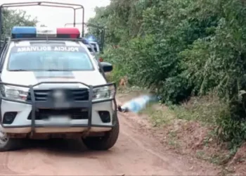 El cuerpo fue abandonado al costado de un camino/RRSS
