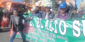 Marcha de El Alto es increpada por comerciantes de la urbe alteña. Foto: RRSS