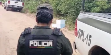 Una mujer fue hallada sin vida en vía pública en la zona del Plan Tres Mil. FOTO: Fiscalía de Santa Cruz