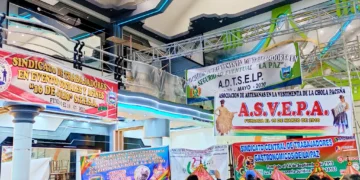 Algunas de las asociaciones que llegaron hasta la Casa Grande del Pueblo. Foto: RRSS.
