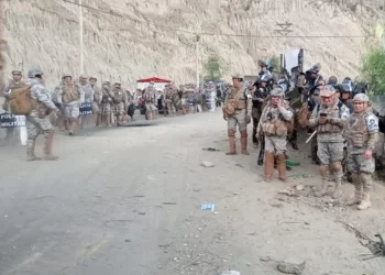 Militares en el puente de Lipari. (Foto: Armada de Bolivia)