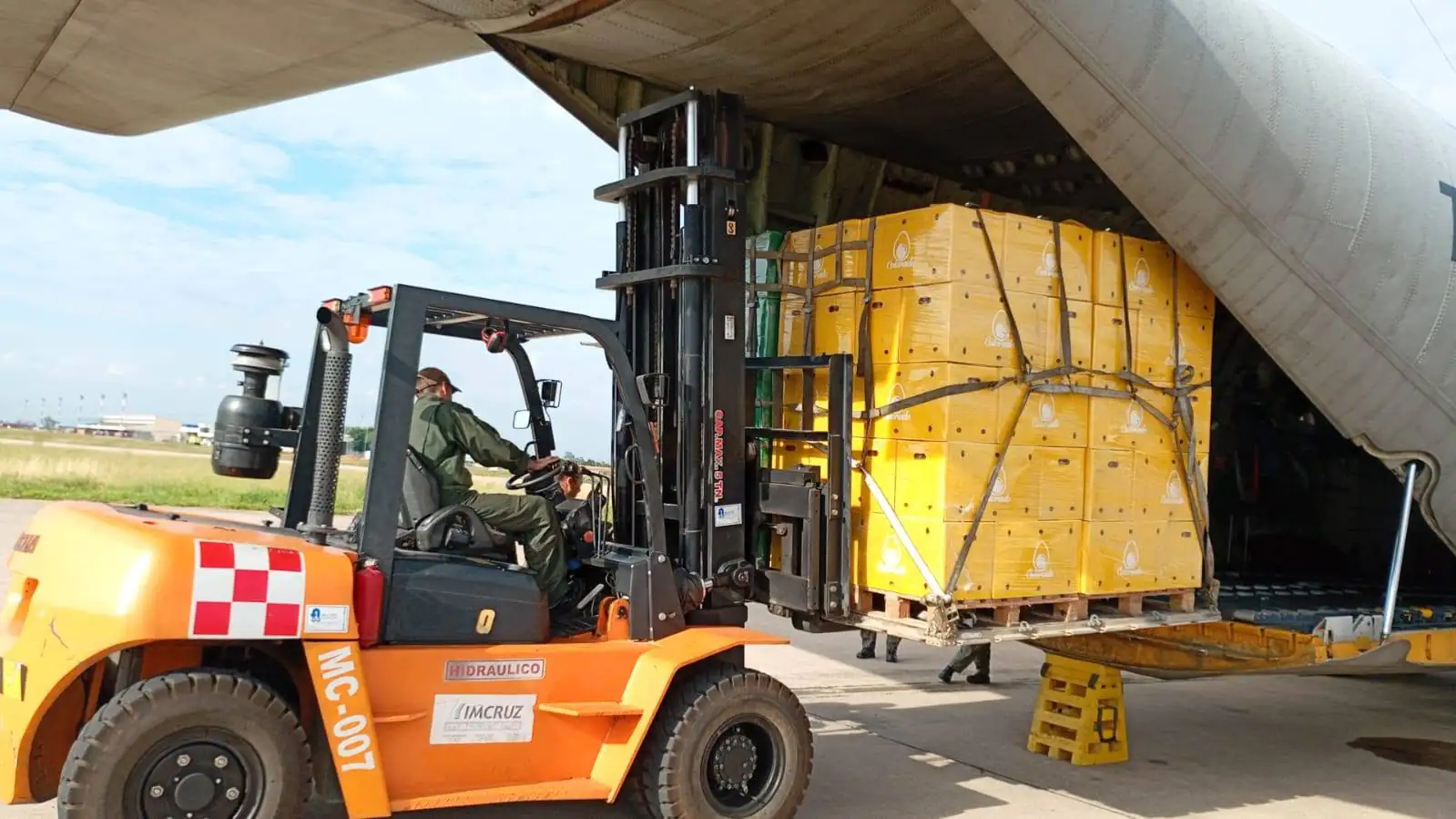 Trasladan 13 toneladas de huevo de Santa Cruz a La Paz por vía aérea. Foto: RRSS.