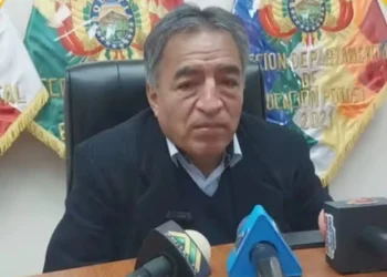 El director de Educación de Potosí en conferencia de prensa. FOTO: RRSS