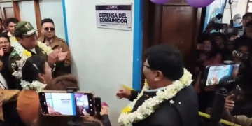 El alcalde Eliser Roca inauguró la oficina de Defensa del Consumidor. FOTO: Captura RRSS