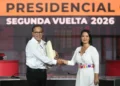 Los candidatos presidenciales peruanos Keiko Fujimori, y Roberto Sánchez /AFP