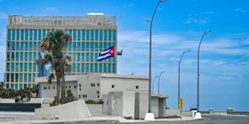 Varias empresas dejan la isla/AFP