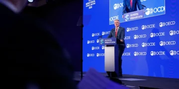 El secretario general de la OCDE, Mathias Cormann, al presentar el informe/AFP