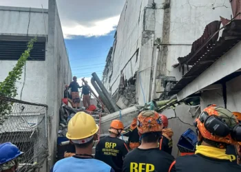 Rescatistas aún buscan víctimas en edificios colapsados/AFP