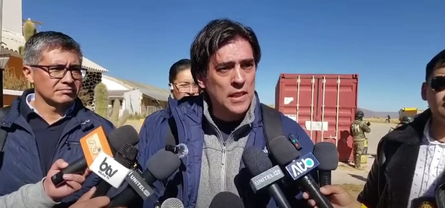 Ministro Zamora señala la existencia de una ‘mano negra’ en los bloqueos del país. Foto: Captura.