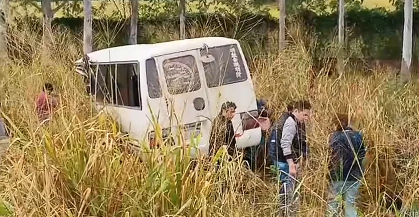 Accidente en la ruta Cotoca-Puerto Paila deja tres fallecidos y al menos 18 heridos. Foto: Captura.