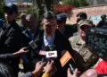 El presidente Rodrigo Paz en contacto con los periodistas este viernes.
Foto APG