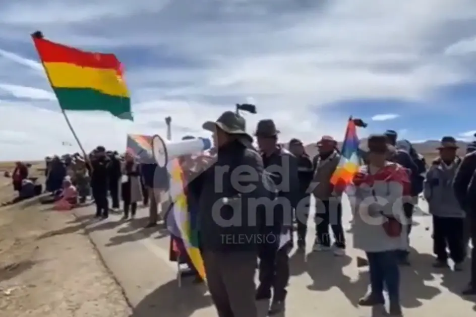 Movilizados en Sica Sica. Foto: Captura