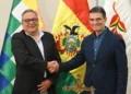El ministro de Educación Ricardo Sanjinés y el presidente Rodrigo Paz. (Foto: Dircom Bolivia)