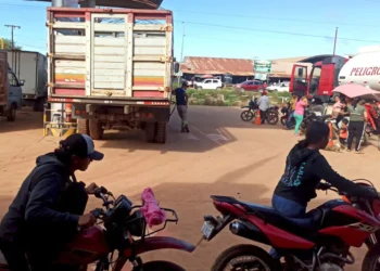 Una estación de servicio de Trinidad a la espera de combustible. Foto: YPFB
