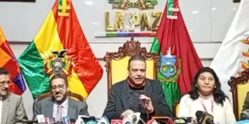 El gobernador de La Paz, Luis Revilla, en conferencia de prensa. FOTO: Captura GADLP