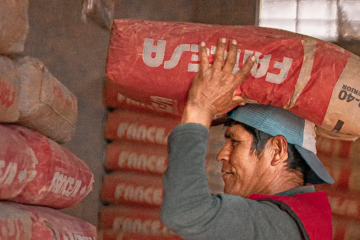 Un operario de la empresa Fancesa