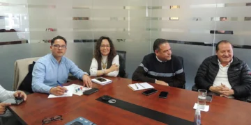 Reunión entre los industriales y el gobernador Luis Revilla. Foto: Cadinpaz