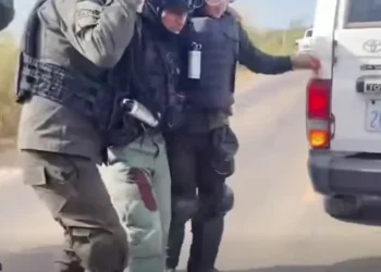 El segundo policía herido fue evacuado de la zona del conflicto.
Foto: RRSS