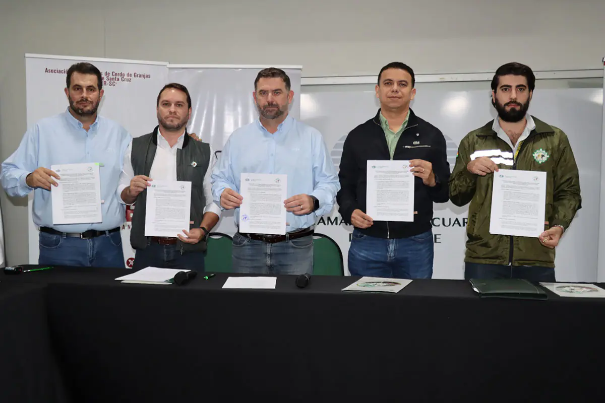 Autoridades de la CAO y Senasag en el acto de presentación. Foto: CAO
