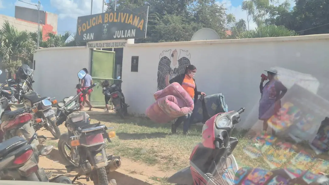 Alguno pobladores saquearon la EPI de San Julián.
Foto: RRSS