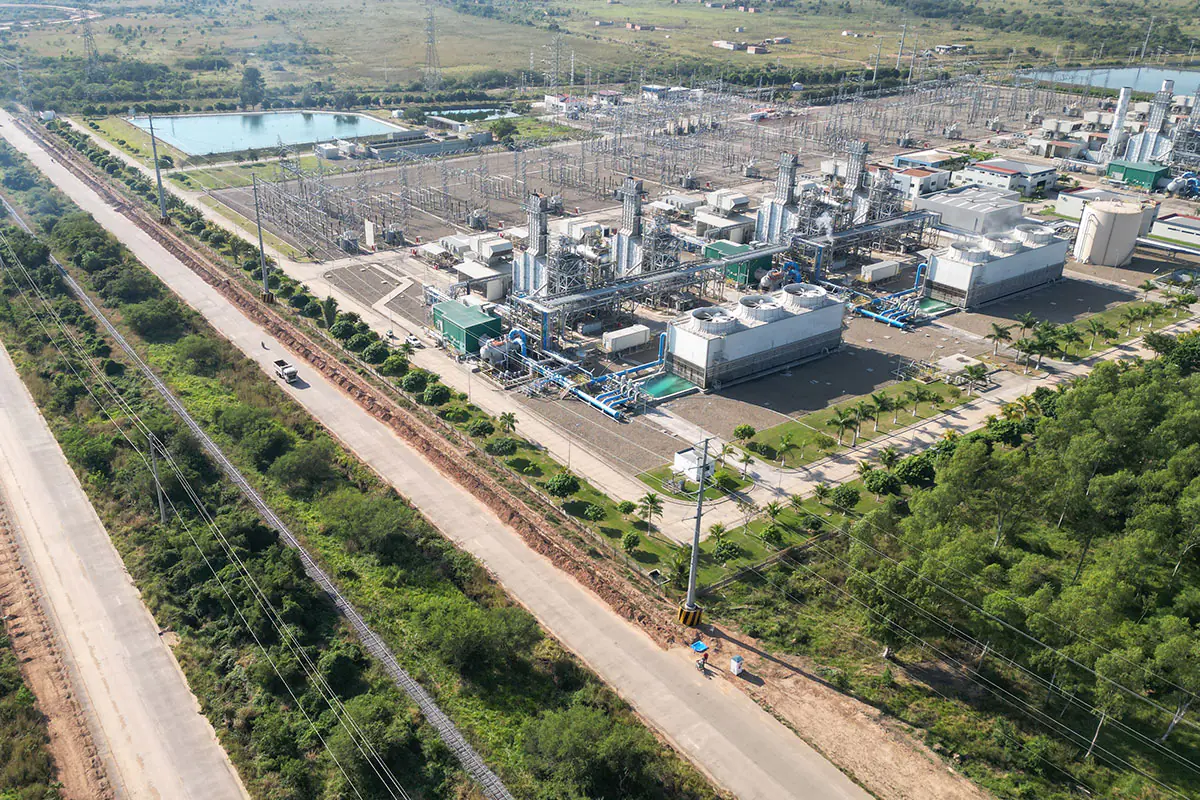 Vista aérea de la Planta Termoeléctrica de Warnes, y la zanja de cables de media tensión. Foto: ENDE